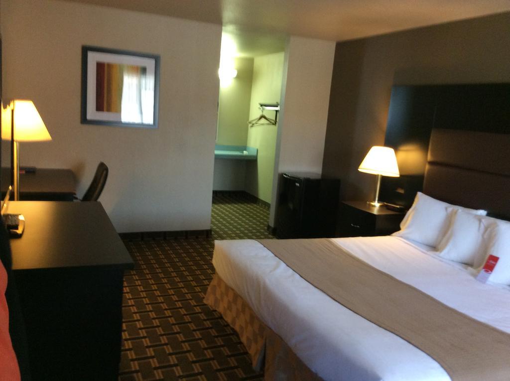 Econo Lodge Бийвър Екстериор снимка