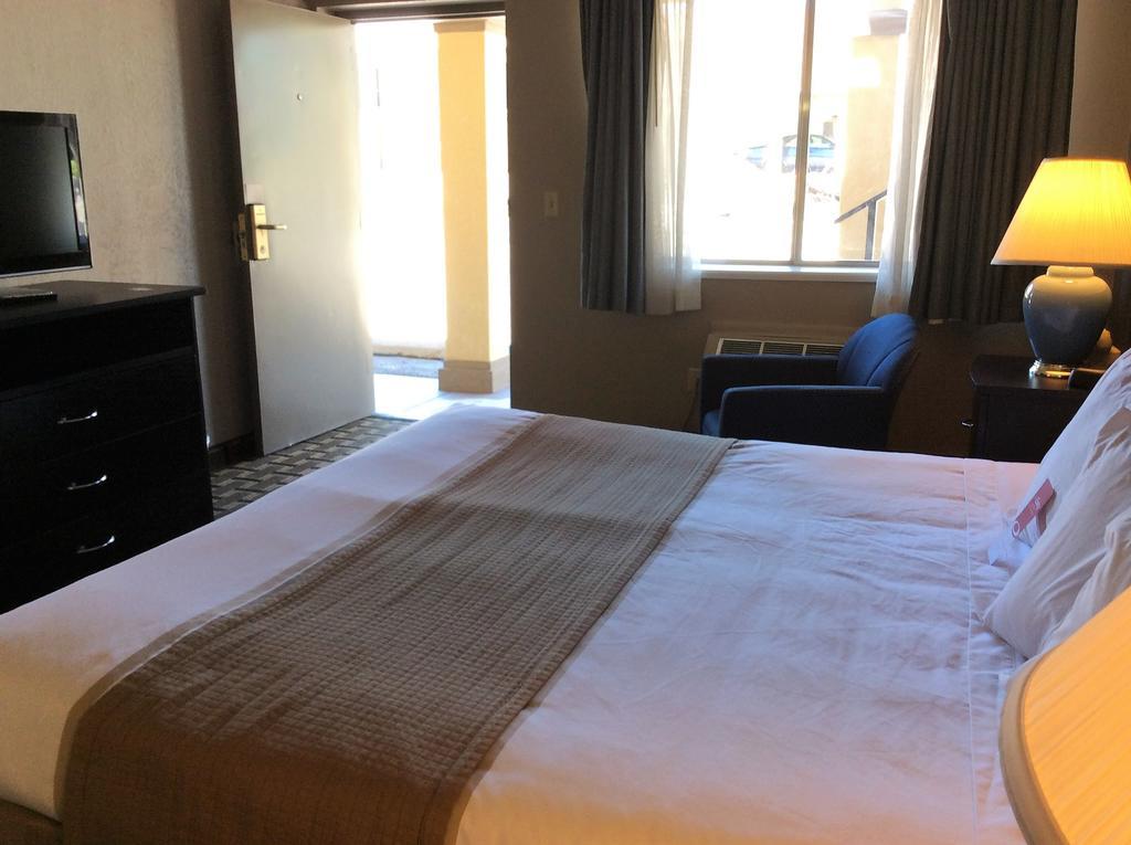 Econo Lodge Бийвър Екстериор снимка