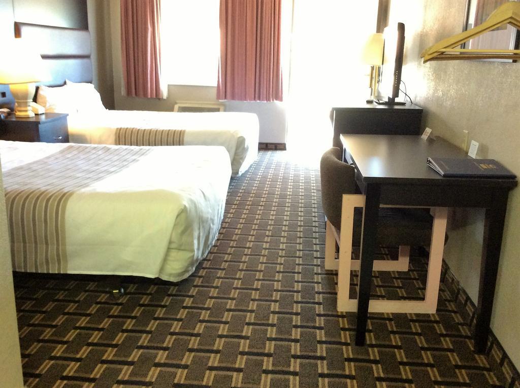 Econo Lodge Бийвър Екстериор снимка