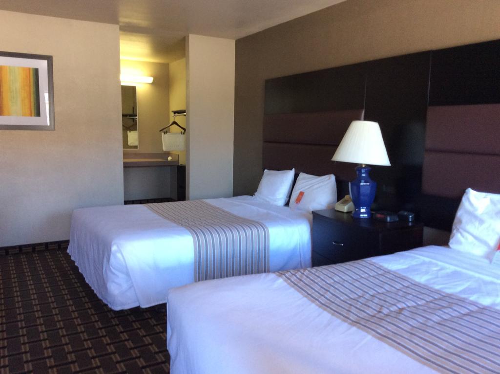 Econo Lodge Бийвър Екстериор снимка
