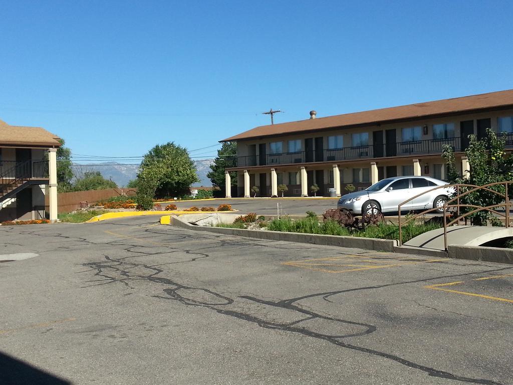 Econo Lodge Бийвър Екстериор снимка