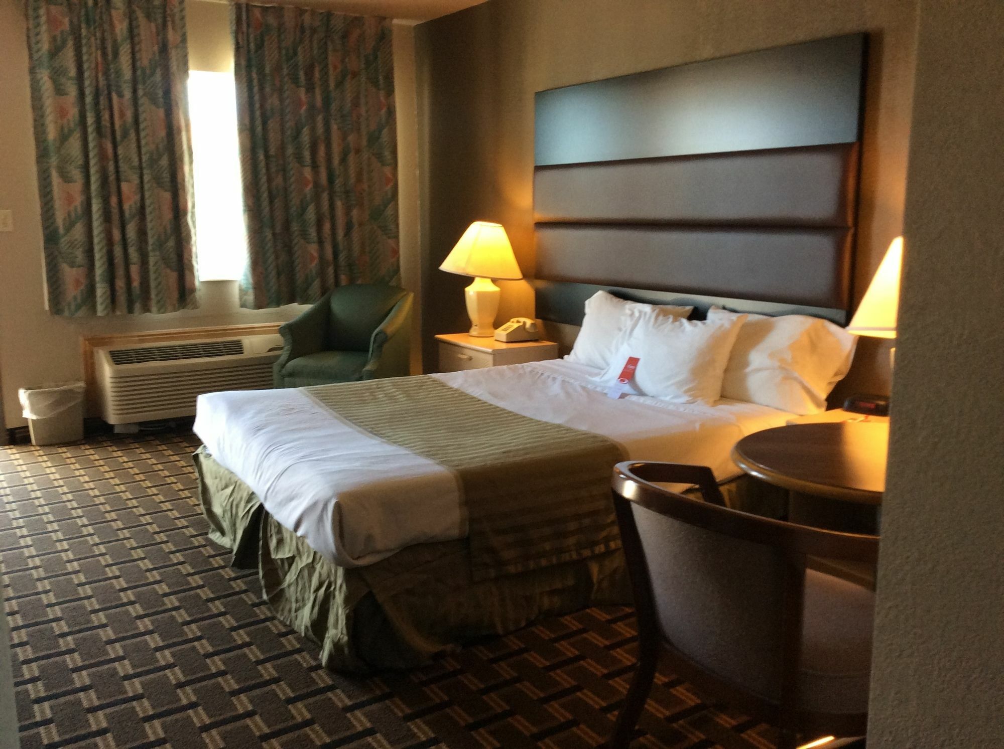 Econo Lodge Бийвър Екстериор снимка